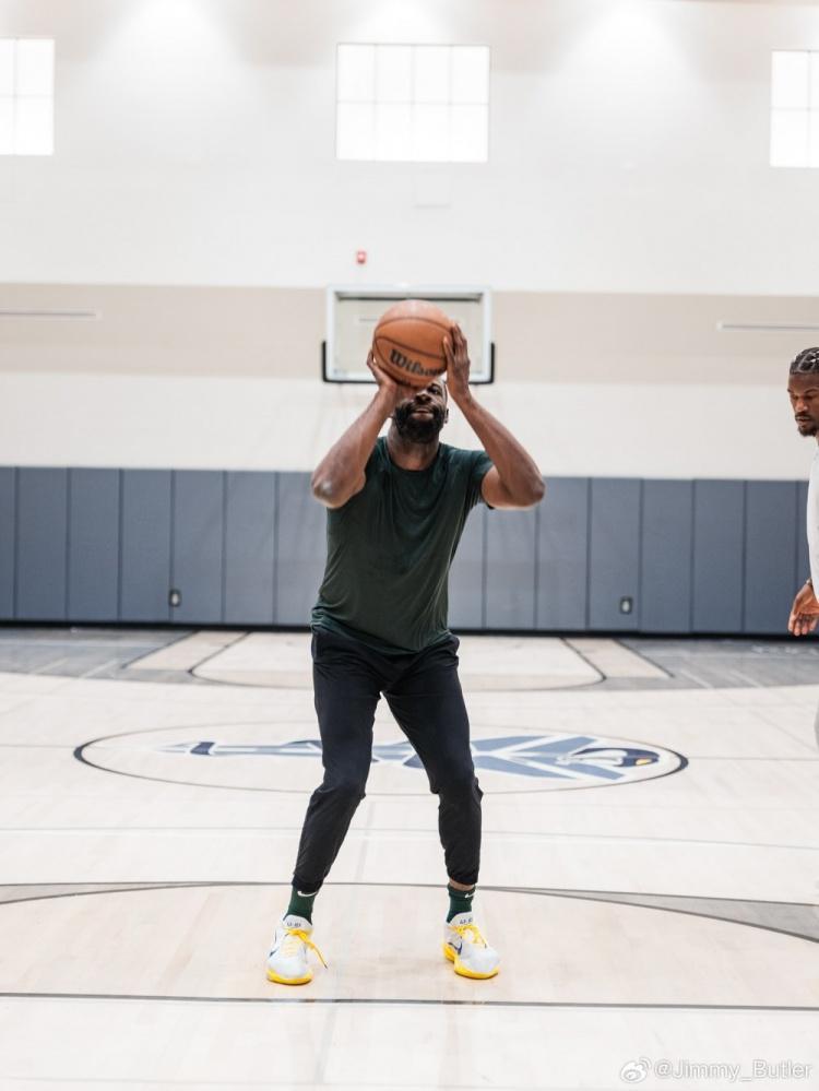 向着冠军前进！巴特勒晒出与追梦一同训练的照片：追梦说得都对