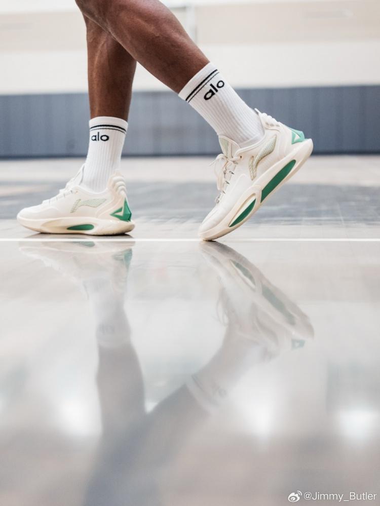 向着冠军前进！巴特勒晒出与追梦一同训练的照片：追梦说得都对